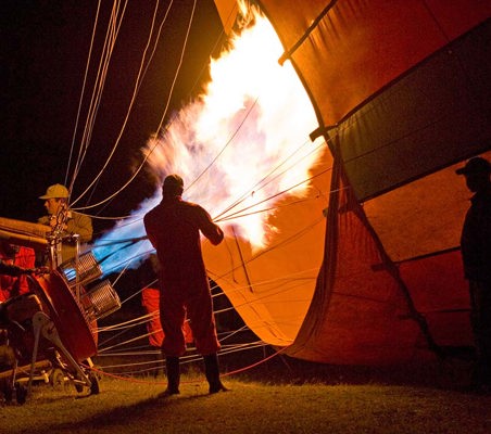 Balloon Safari early morning prep near Kichwa Tembo lodge maasai mara ©bushtreksafaris