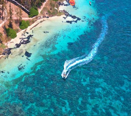 Parasailing Seychelles honeymoon beach & bush safari ©bushtreksafaris